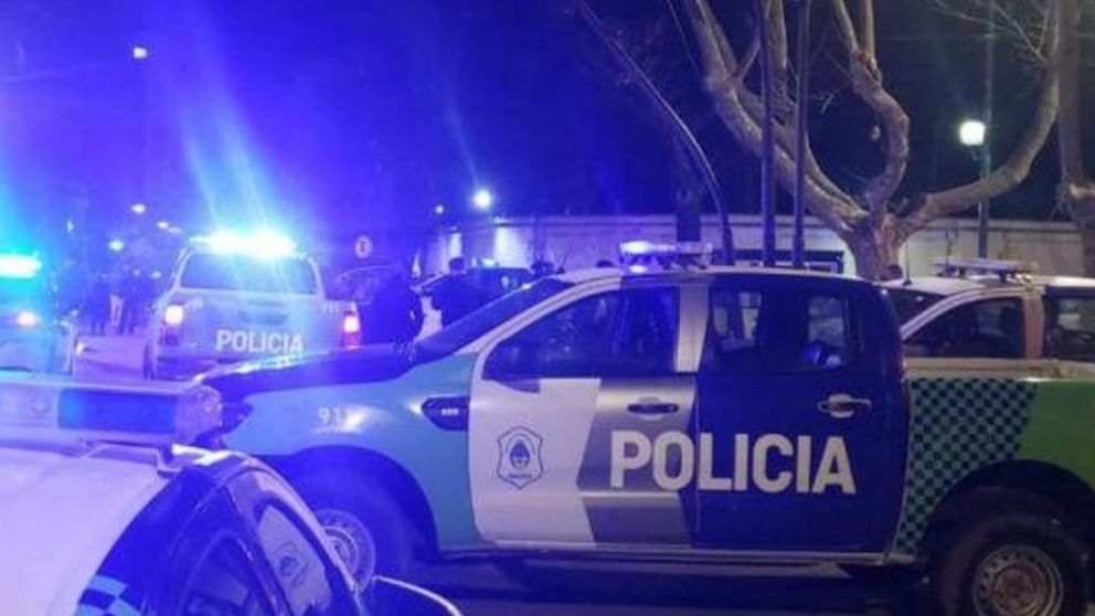 Los efectivos policiales, en el lugar del episodio.