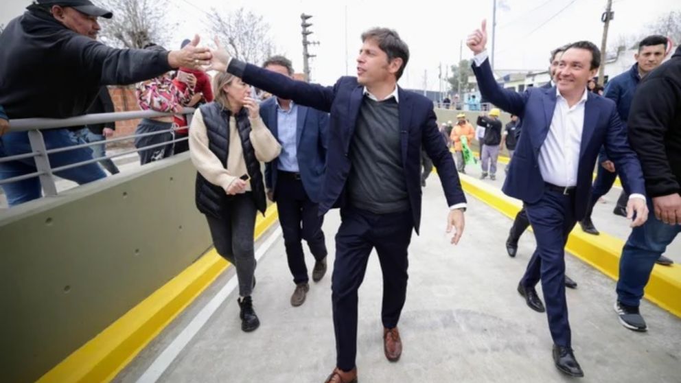 "¡Haberse llevado las jubilaciones de los trabajadores argentinos es choreo y curro, Milei! Eso es afanarse la guita de los que laburan. Vos viviste de eso y cobraste de eso", dijo Kicillof en referencia al candidato libertario.