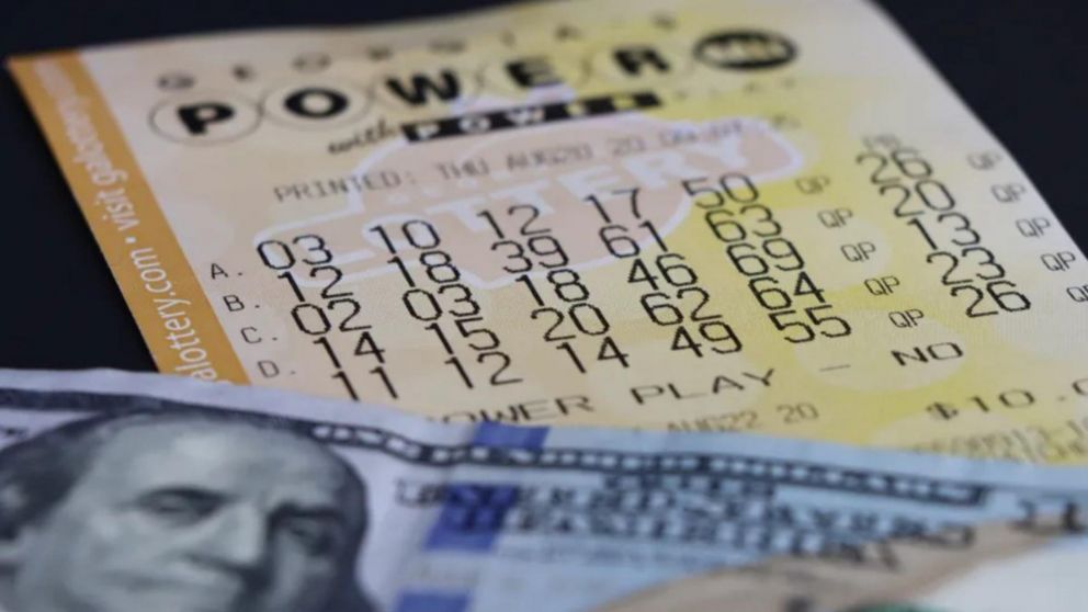 Gast� todo el premio de la loter�a en propiedades y autos de lujo.