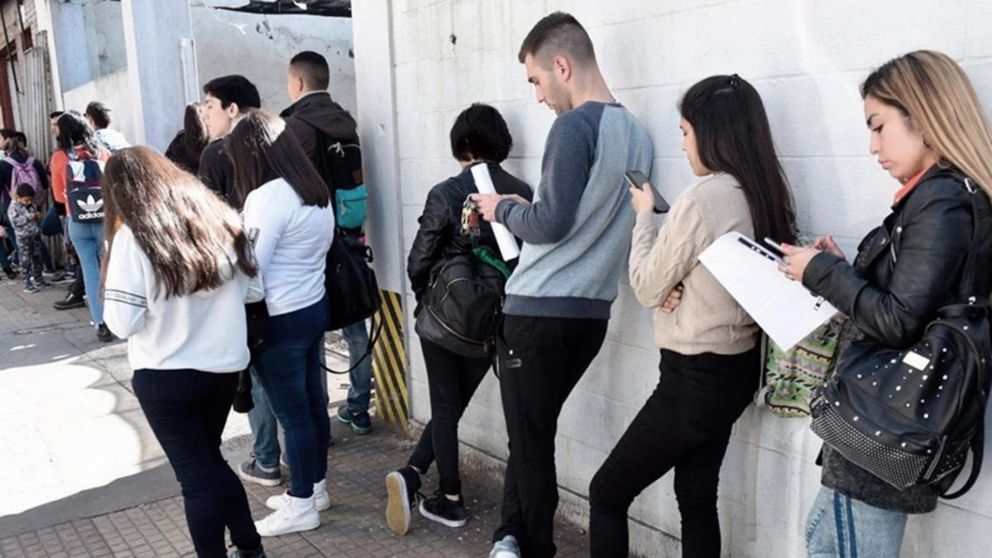 El sector joven, es uno de los más golpeados por el desempleo.