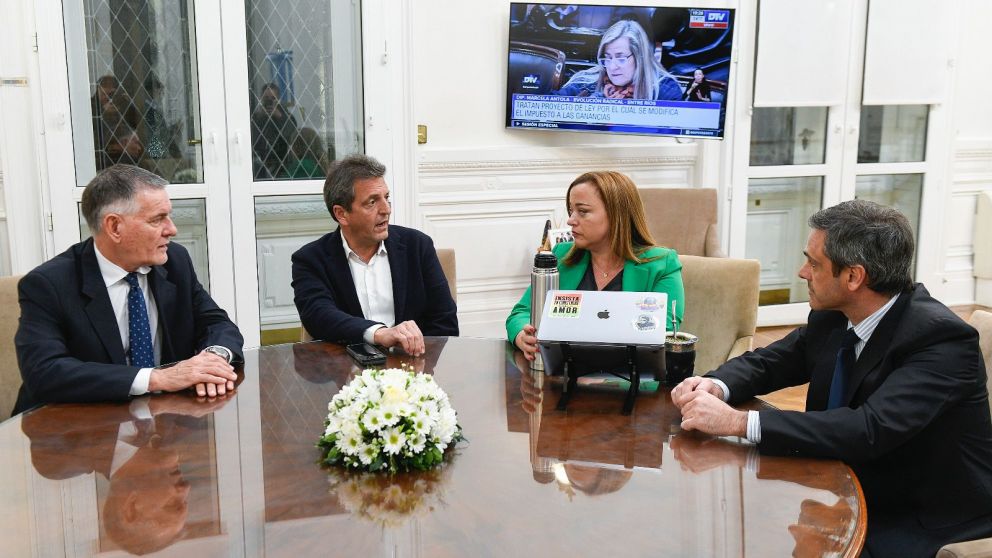 Sergio Massa ya está en Diputados para seguir el debate de su proyecto para eliminar Ganancias.