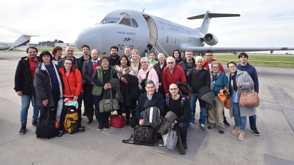 Familiares de ca�dos de Malvinas viajaron a las islas y visitaron el Cementerio de Darwin.