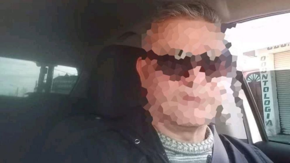 El sujeto denunciado tiene 64 años.