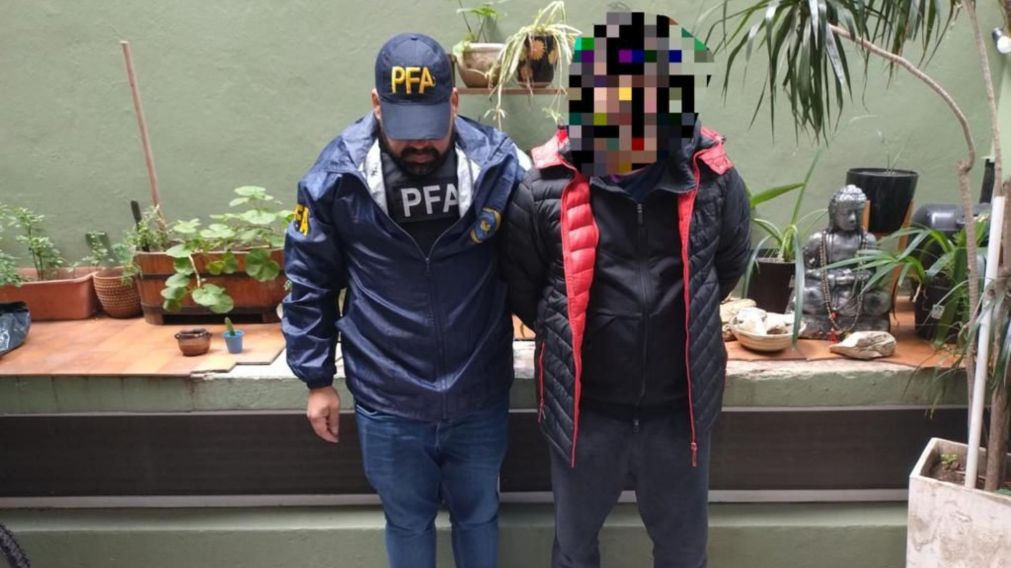 El hombre fue detenido en su vivienda en Palermo.