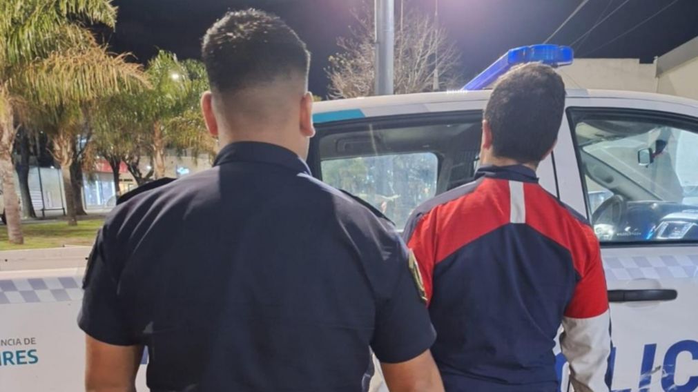 Este es uno de los sospechosos que fue apresado por las autoridades policiales.