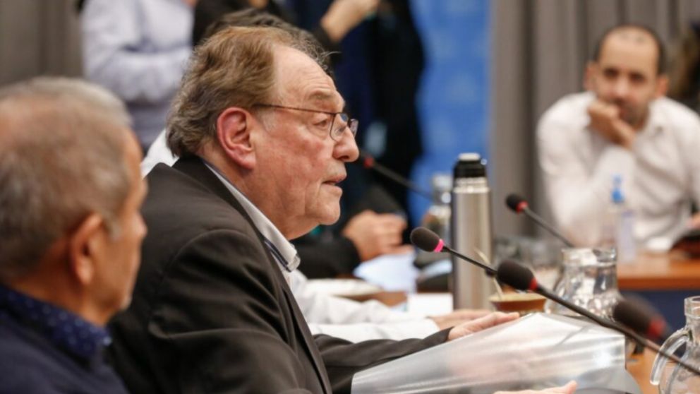 La comisión es presidida por el legislador oficialista, Carlos Heller.