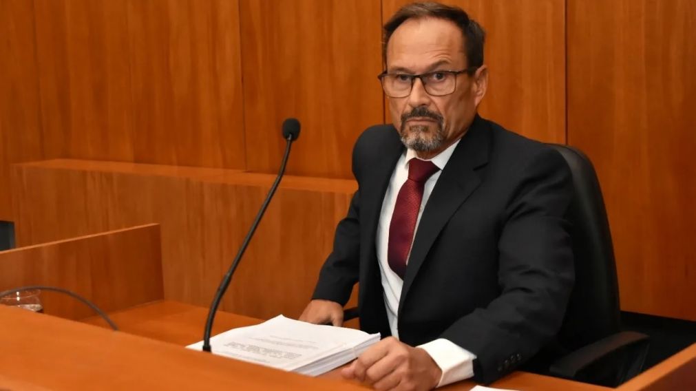El hijo del juez suspendido compartió un mensaje tras realizar la denuncia.