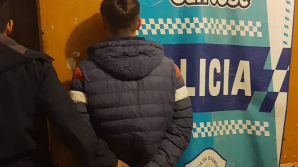 El atacante escap� tras la agresi�n, aunque fue detenido m�s tarde.