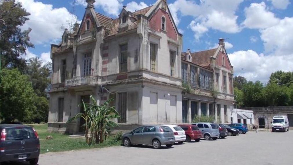 El hombre perdió la vida mientras era trasladado a este hospital.