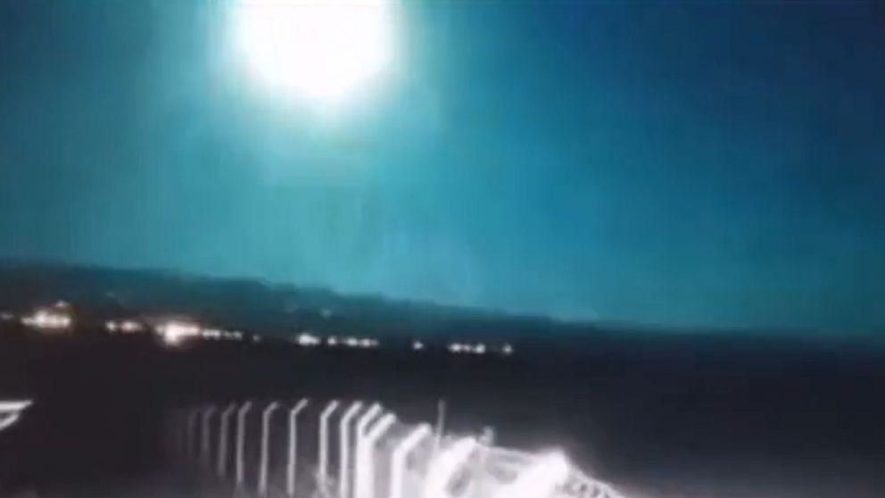 Una extraña luz se observó en el cielo de bariloche el sábado por la noche.
