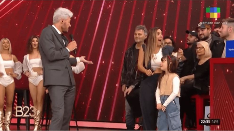 Polémica: la hija de Floppy Tesouro insultó a Marcelo Tinelli en la gala del Bailando 2023.