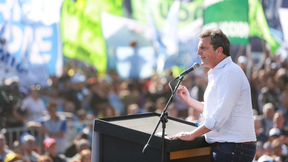 Sergio Massa habla en un acto en Tucumán.