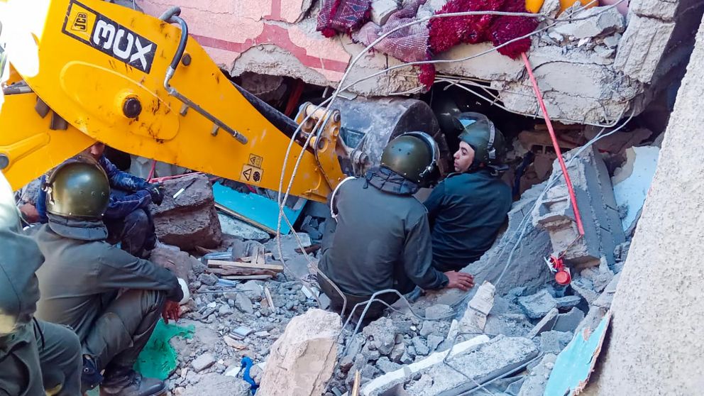 Los equipos de rescate buscan supervivientes en una casa derrumbada en Moulay Brahim, provincia de Al Haouz (Télam).
