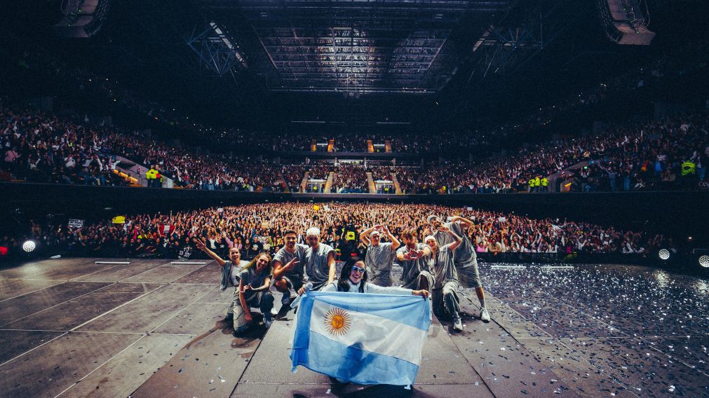 Nicki Nicole no para de sumar funciones en el Arena.