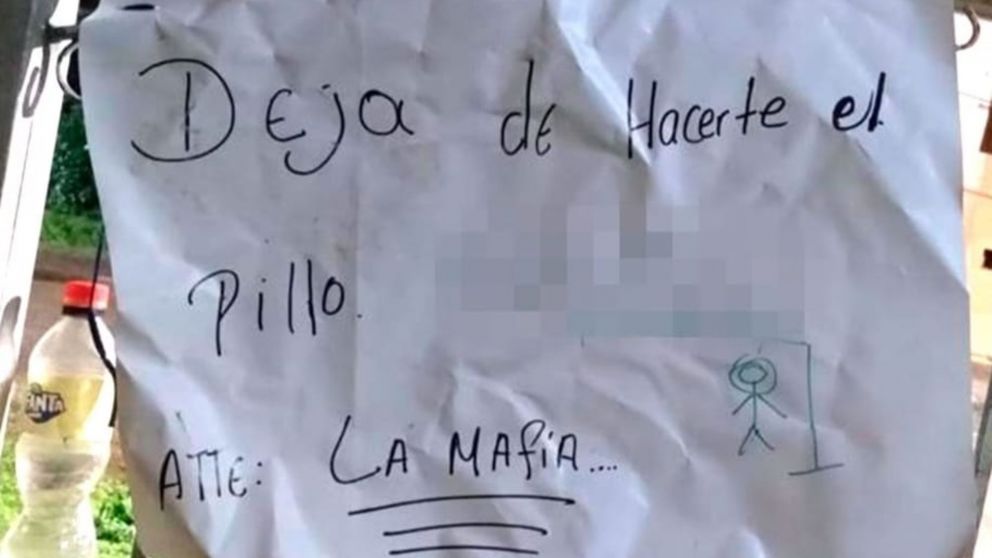 La amenaza con el nombre del destinatario borrado por seguridad.
