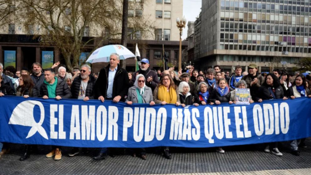 Las Madres de Plaza de Mayo en su marcha 2.369.