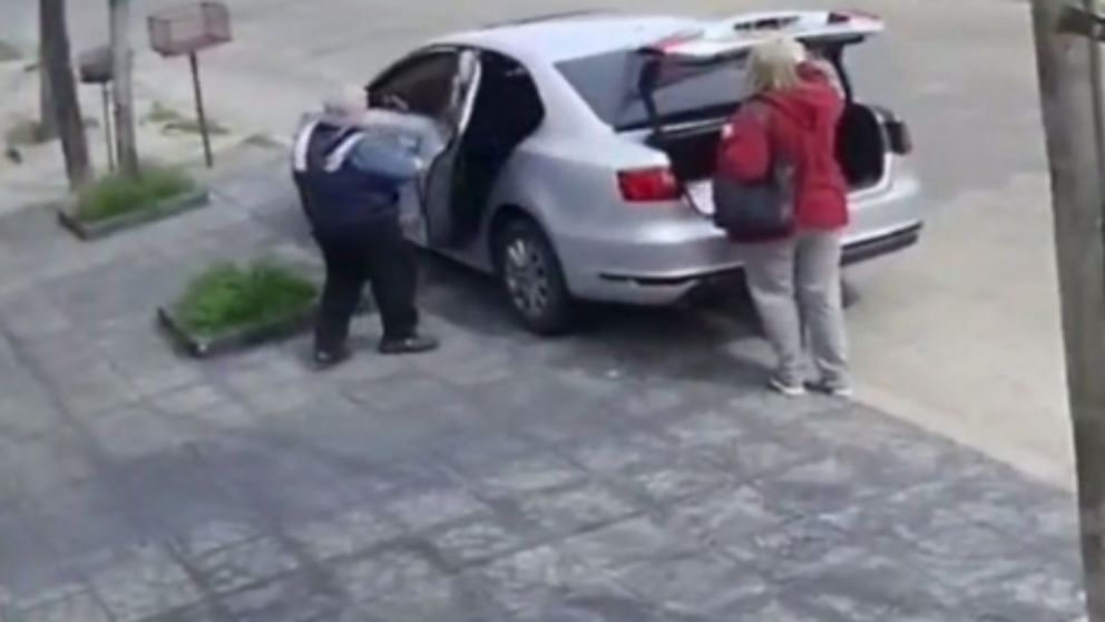 Los damnificados se resistieron al robo de ladrones que les apuntaron con un arma.