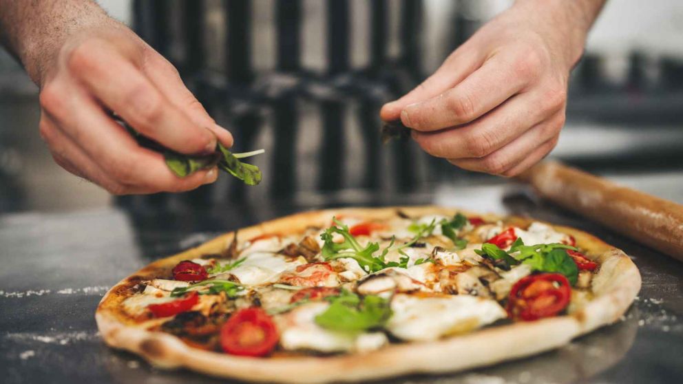 “La harina y la muzzarella es lo que más subió”, señaló a cronica.com.ar un pizzero de Caballito.