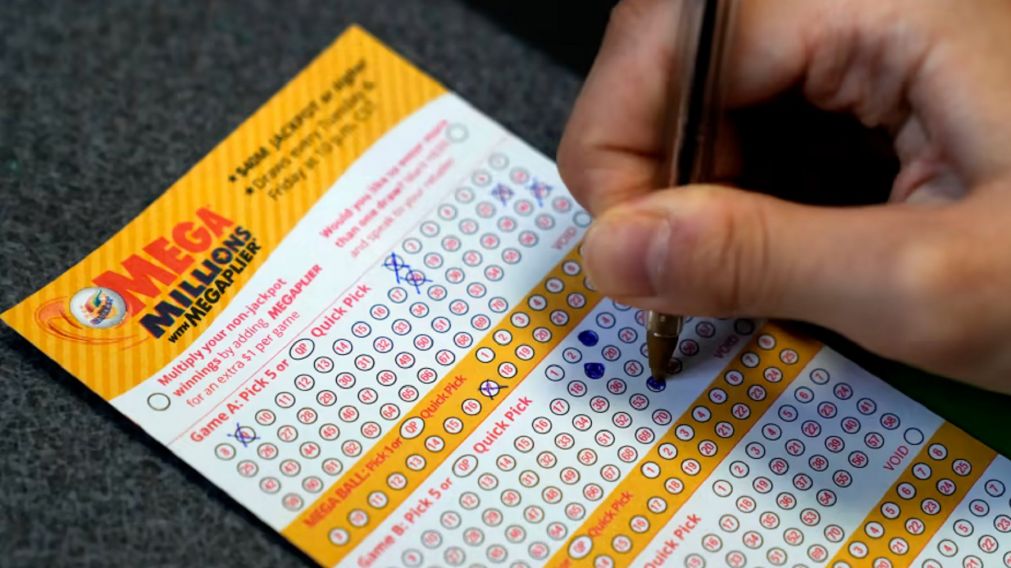 Ganó 100 mil dólares en la lotería y tomó una drástica decisión que cambió su vida por completo.