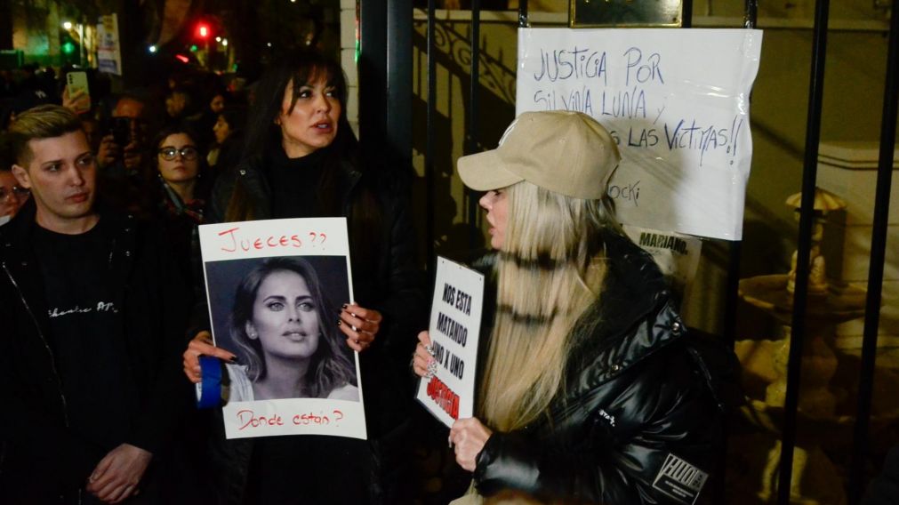 Escrache a Aníbal Lotocki frente a su casa (Crónica/Fernando Pérez Re).