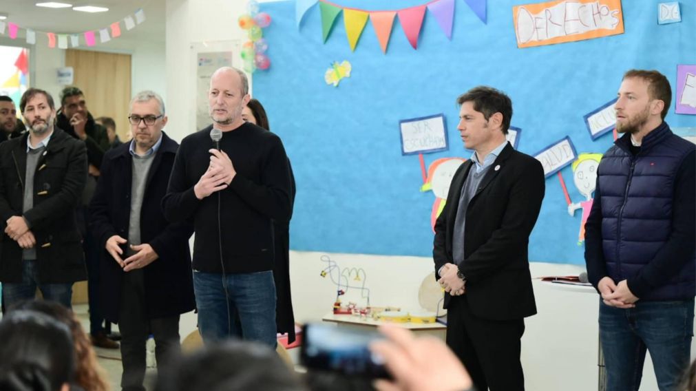 Mart�n Insaurralde, Axel Kicillof y Federico Oterm�n inauguraron un jard�n de Infantes en Lomas de Zamora.