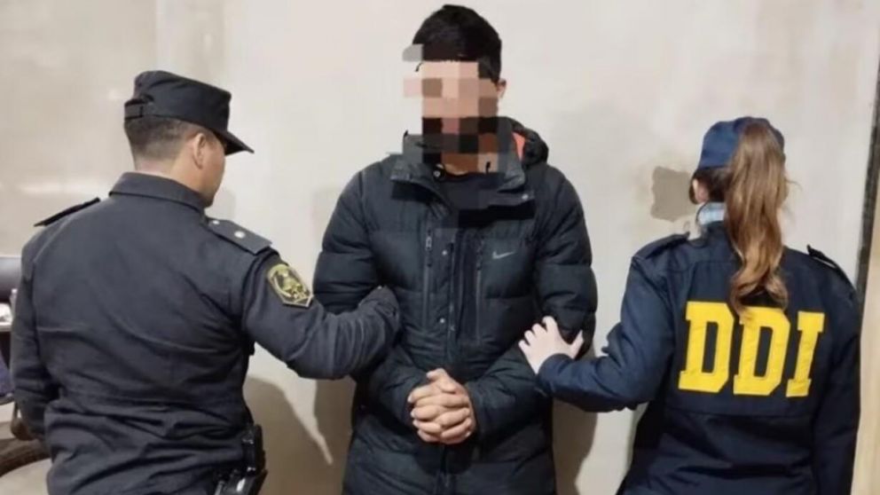 El sospechoso que fue detenido por la Policía este martes (DDI de La Plata).