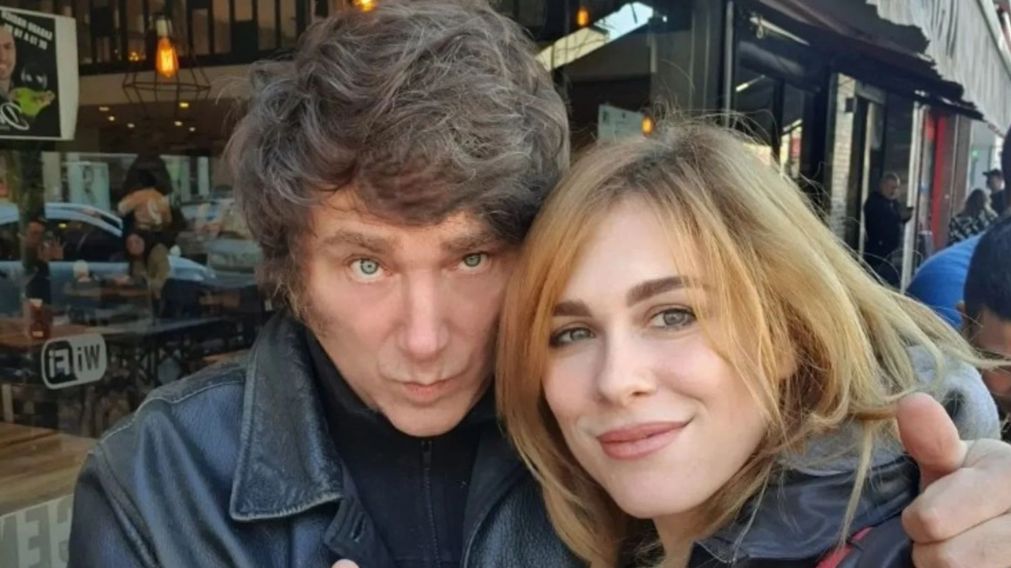Le tiraron nafta a Lilla Lemoine, candidata a diputada de Javier Milei.