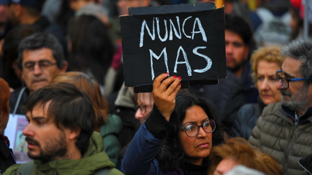 Organizaciones de derechos humanos, políticas y sindicales se movilizan a la Legislatura porteña (Télam).