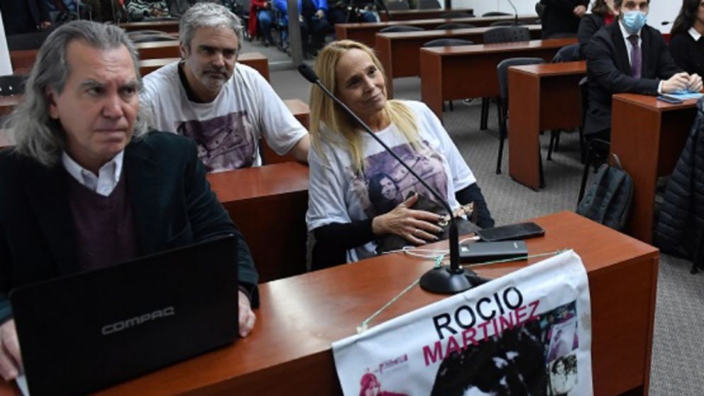 Bárbara García y su hermano Camilo, en el juicio donde tres de los cinco acusados de secuestrar a su madre fueron condenados a prisión perpetua.