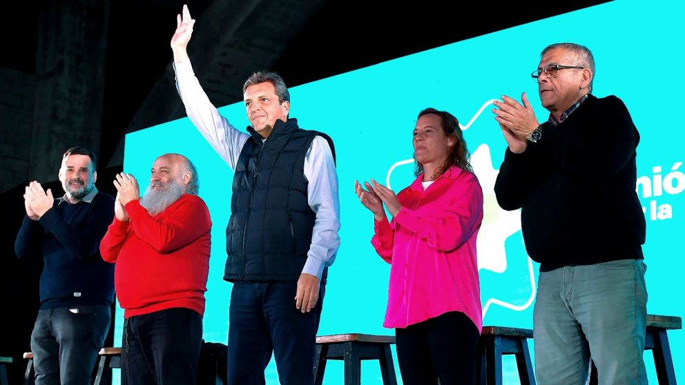 Agrupaciones sociales y sindicales convocaron a "1000 asambleas" en apoyo a Sergio Massa.