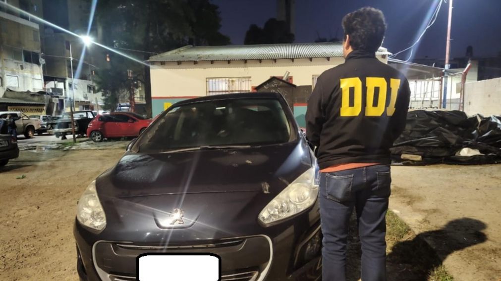 Uno de los automóviles que fue secuestrado por las autoridades.