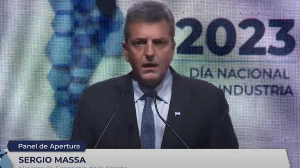 "Espero que el 10 de diciembre los industriales estén sentados a la mesa compartiendo el proyecto industrial de país", dijo Massa.