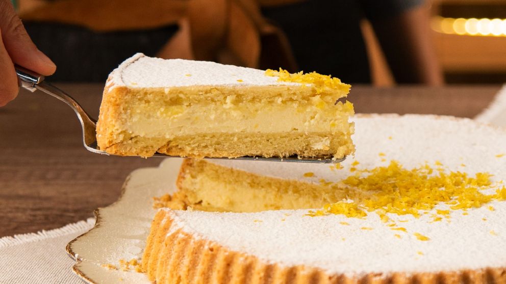 La receta para preparar tarta de ricota, s�per f�cil y queda bien cremosa.