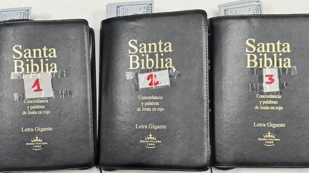 Esconden 17 "lucas verdes" en tres biblias, y pretenden mandarlas por correo a Estados Unidos.