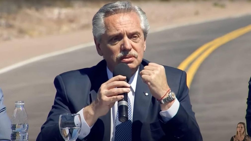 Alberto Fern�ndez pidi� a empresarios que "no se quejen" y paguen el bono a trabajadores.