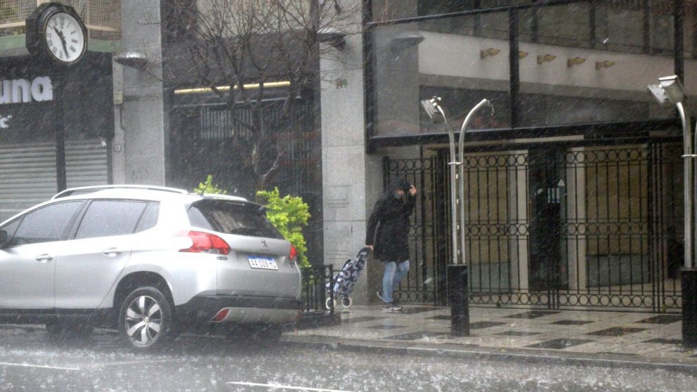 Urgente: las lluvias irrumpen la ola de calor en Buenos Aires, �a qu� hora "se cae el cielo"?