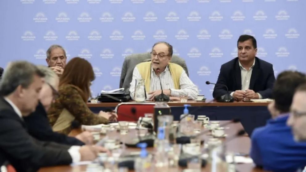 Carlos Heller preside la Comisión de Presupuesto y Hacienda de la Cámara de Diputados (Télam/Archivo).