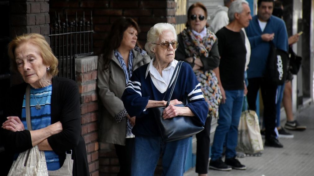 El 15% de devolución aplica a compras realizadas con tarjetas de débito en comercios, farmacias y mayoristas.