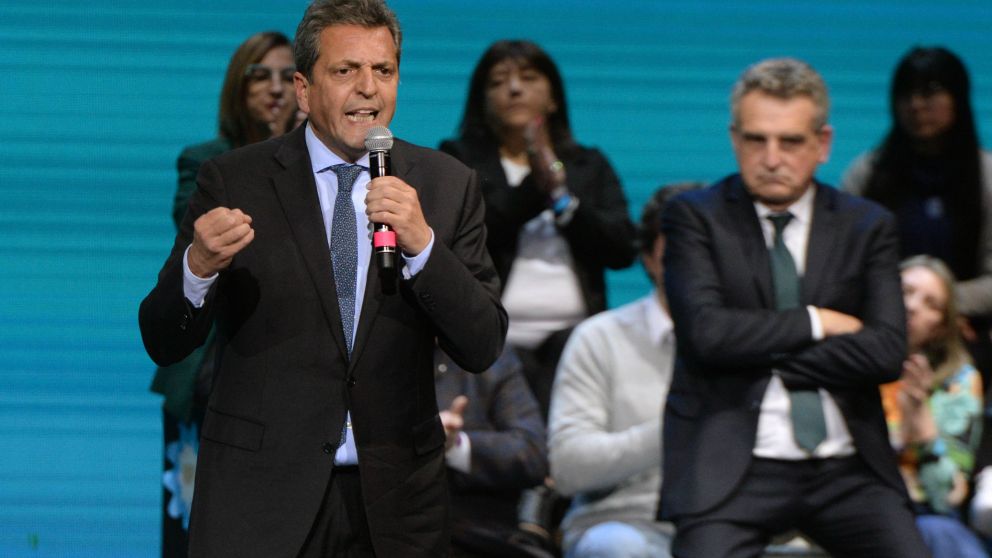 Agustín Rossi, compañero de fórmula de Massa, dijo que las medidas buscan "cuidar a las familias argentinas" (Crónica / Nahuel Ventura).