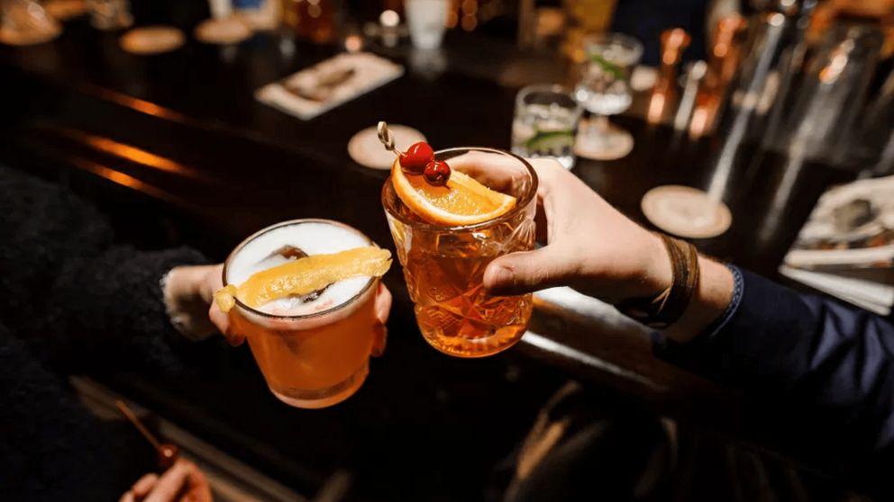 Una pareja fue a tomar unos tragos a un restaurante y el ticket los dejó sin palabras.