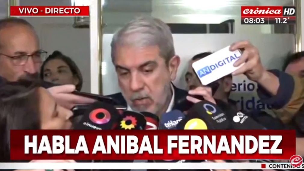 An�bal Fern�ndez habl� este mi�rcoles desde la puerta del Ministerio de Seguridad que comanda (Captura de pantalla).