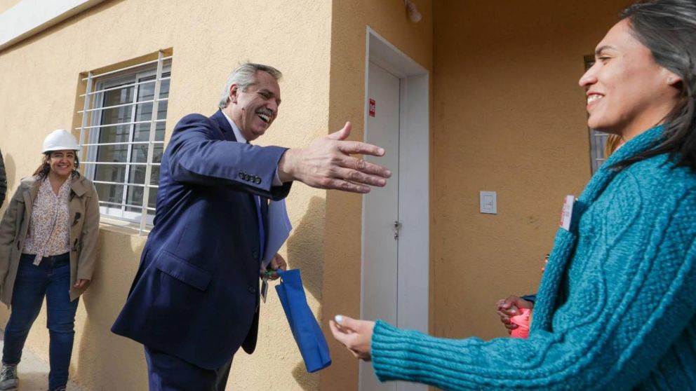 Alberto Fernández entregará más de 300 viviendas en Neuquén.