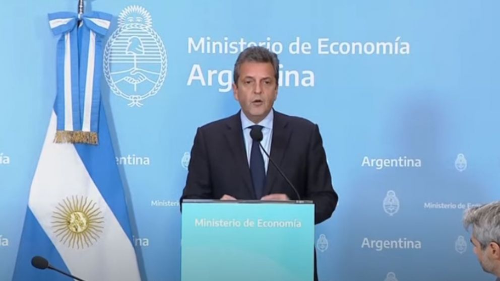 Sergio Massa anunció acuerdo de precios con supermercados y mayoristas para productos de consumo masivo.