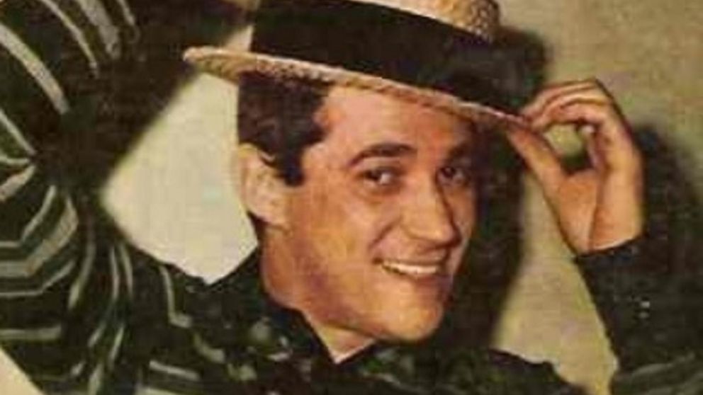 Chico Novarro comenzó su camino en la música tocando la batería.