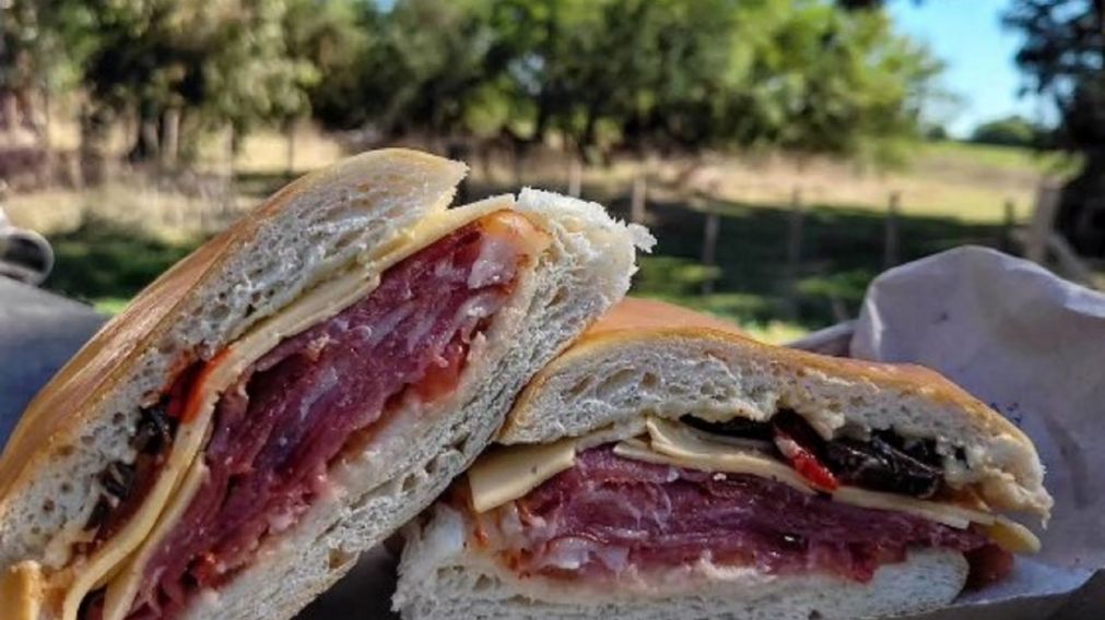 Lezama, la localidad que es cuna de los mejores sándwiches de la ruta 2.