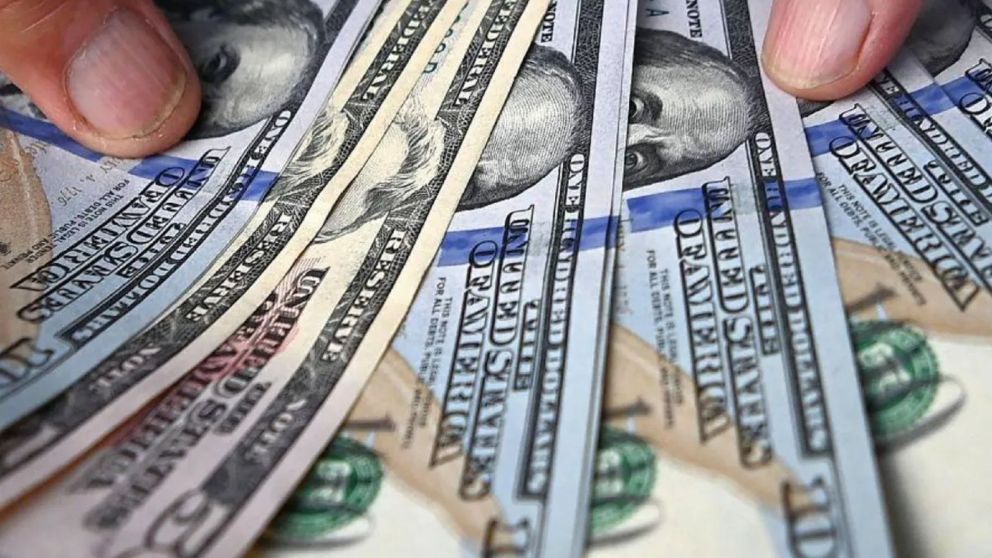 Luego de los sorpresivos resultados de las PASO el dólar se disparó.