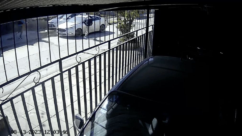 Dos prófugos con pedido de captura fueron a votar, los identificaron y arrancaron a los tiros. (Video: La Gaceta).