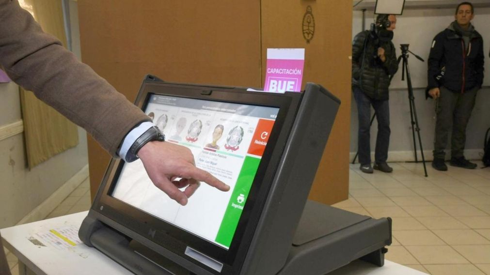 Los porteños votan este domingo a autoridades locales con el sistema de boleta electrónica.
