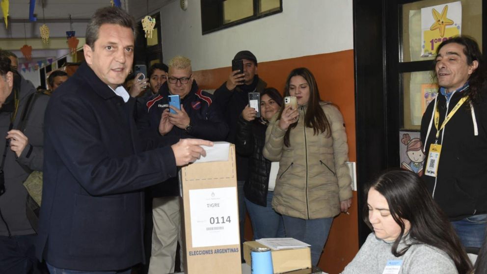 Sergio Massa votó a las 8.40 en una escuela del partido bonaerense de Tigre.