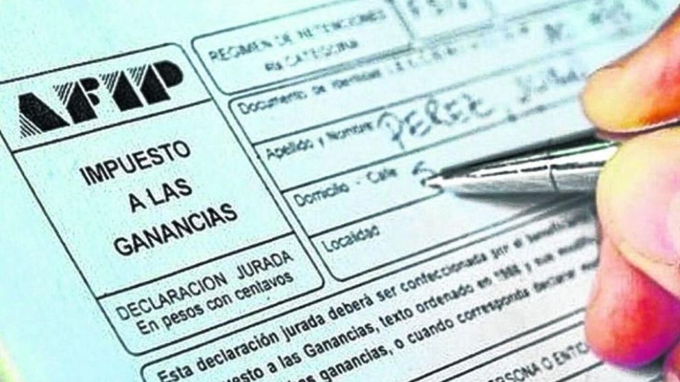 El decreto 415 también encomendó a la AFIP incrementar en un 35% los importes de la escala progresiva de Ganancias.